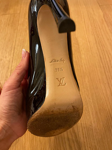 Louis Vuitton 39,5 номер. Оригинал. (4 фото из 6)