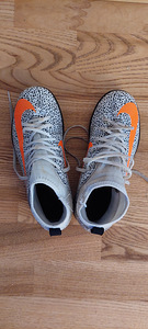 Jalgpalli jalanõud Nike 35.5 (1 foto / 3)