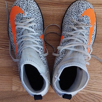 Футбольные бутсы Nike 35.5