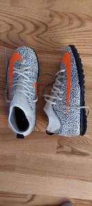 Jalgpalli jalanõud Nike 35.5 (2 foto / 3)