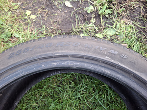 255 40 20 Pirelli 5mm 2tk, Yokohama 4mm 3tk M+S (2 foto / 10)