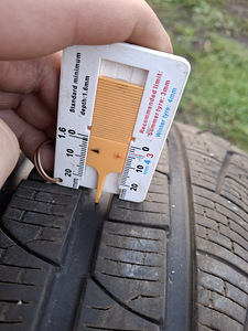 255 40 20 Pirelli 5mm 2tk, Yokohama 4mm 3tk M+S (4 foto / 10)