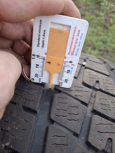 255 40 20 Pirelli 5mm 2tk, Yokohama 4mm 3tk M+S (5 foto / 10)