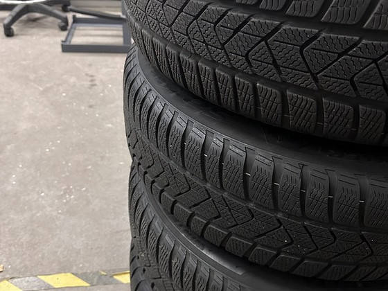 Зимние шины PIRELLI SOTTOZERO 3 225/60 R18 104H M+S RUN FLAT