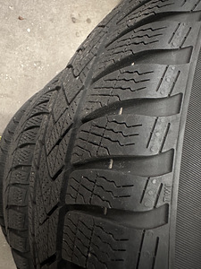 Talverehvid PIRELLI SOTTOZERO 3 225/60 R18 104H M+S RUN FLAT (5 foto / 7)
