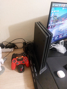 Sony playstation 4 pro 1tb (1 foto / 1)
