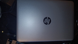 HP ноутбук (3 фото из 3)