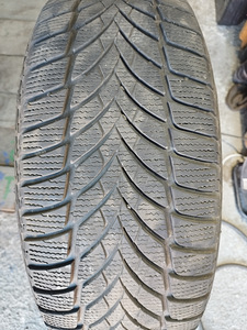 Продам б/у резину (3 фото из 6)