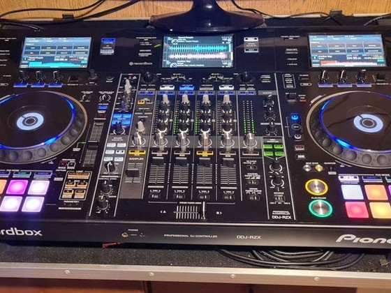 DJ контроллер Pioneer DDJ-RZX