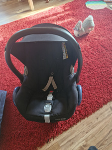 Turvahäll maxi cosi (2 foto / 2)