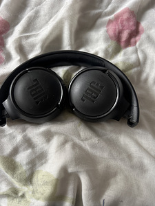 Наушники JBL (2 фото из 4)