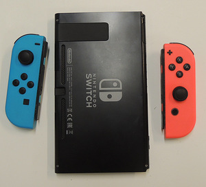 Игровая консоль Nintendo Switch HAC-001 + зарядка + чехол (5 фото из 6)
