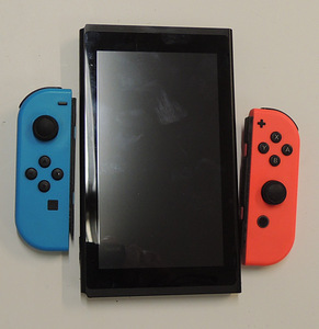 Игровая консоль Nintendo Switch HAC-001 + зарядка + чехол (6 фото из 6)