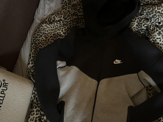 Продам Nike Tech Fleece