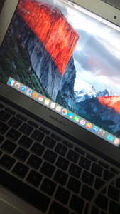 Macbook air (2 фото из 5)