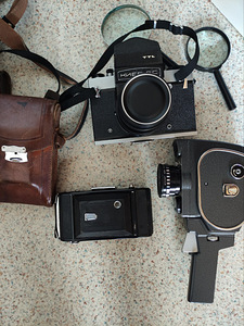 Müün videokaamera ja fotoaparaadi (1 foto / 2)