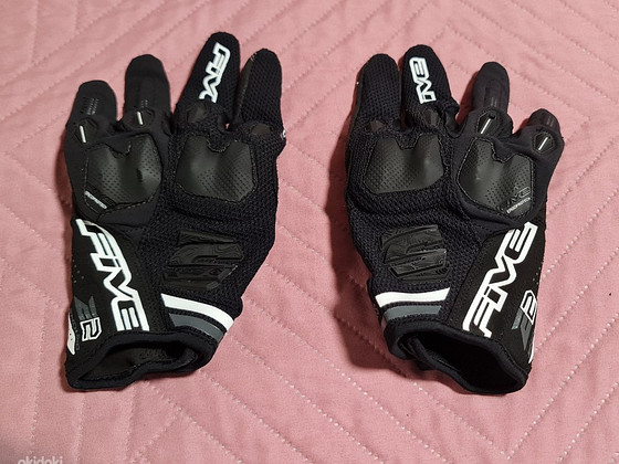 Motokindad Endurokindad FIVE E2 must, suurus: 8/S
