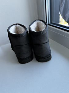 Угги детские 25р (3 фото из 4)