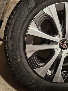 Диски, шины Micelin, новые оригинальные Toyota. (8 фото из 9)