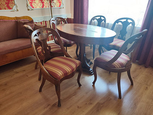 Biidermeier stiilis söögilaud ja kuus tooli (1 foto / 6)