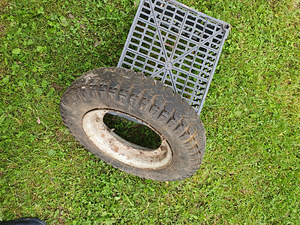 Rehvid 100-254 (4,00-10) (2 foto / 6)