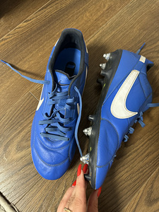 Бутсы Nike (5 фото из 5)