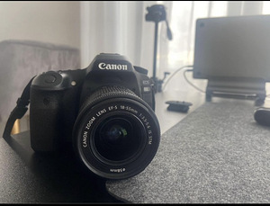 Зеркальная камера Canon 80D (3 фото из 3)