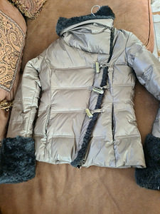 PINKO пуховик р.36 (2 фото из 4)