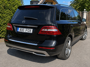 Mercedes Benz ML 350 Designo (2 foto / 13)