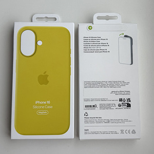 Apple iPhone 16 Silicone Case with Magsafe (7 фото из 10)
