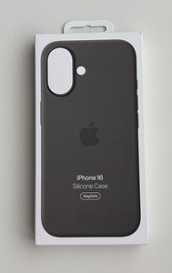 Apple iPhone 16 Silicone Case with Magsafe (9 фото из 10)