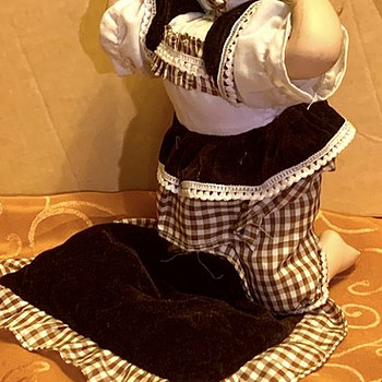 Кукла из фарфора