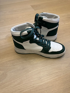 Кроссовки, р.40 (3 фото из 6)
