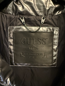 Зимняя куртка GUESS (8 фото из 10)