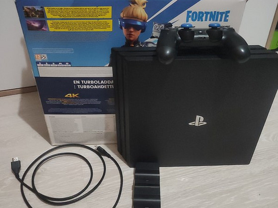 Игровая приставка PS4 1TB Pro