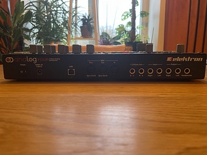 Синтезатор Elektron Analog Four (2 фото из 8)