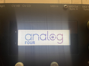 Синтезатор Elektron Analog Four (8 фото из 8)