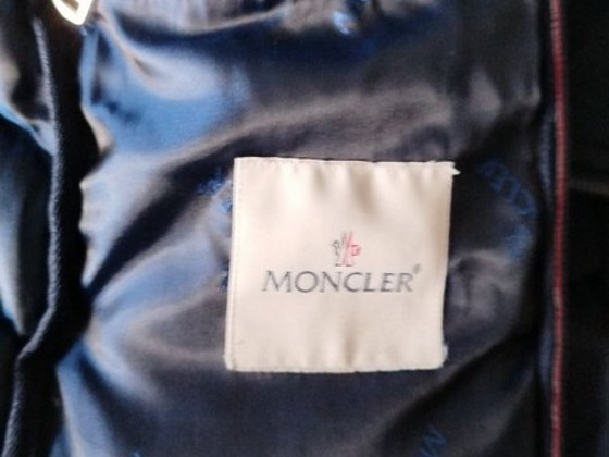 Продам куртку бренда Moncler. Торг имеется.