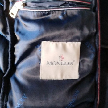 Продам куртку бренда Moncler. Торг имеется.