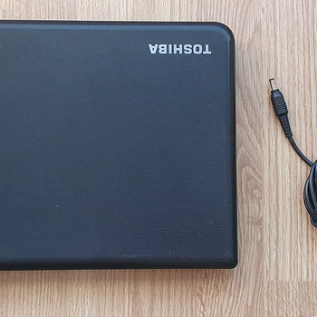 15,6" Toshiba Satellite C-50-A-19T + зарядное устройство
