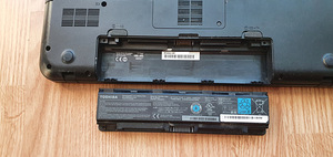 15,6" Toshiba Satellite C-50-A-19T + зарядное устройство (5 фото из 8)