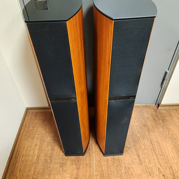 JAMO D570 3 way bassreflex floorstanding loudspeaker