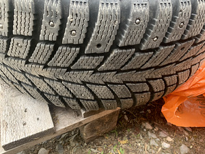 Naastrehvid Nokian 225/45 R17 valuvelgedel (SAAB) + tagavara (2 foto / 10)