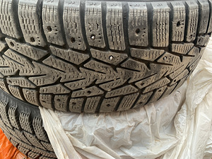 Naastrehvid Nokian 225/45 R17 valuvelgedel (SAAB) + tagavara (6 foto / 10)