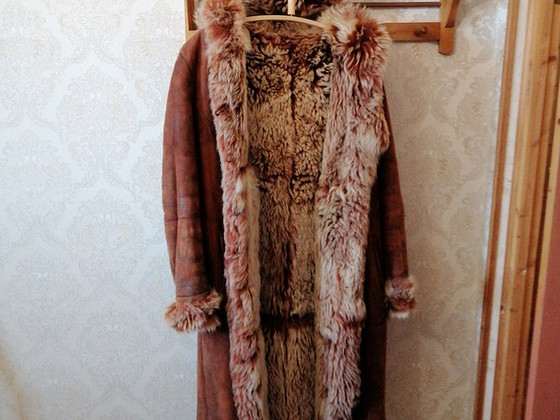 Lambanahkne mantel kapuutsiga