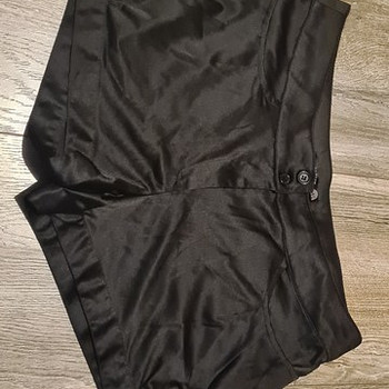 Lühikesed püksid, suurus 40