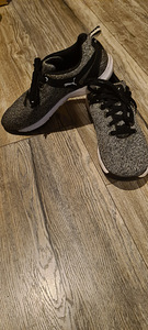 Женские кроссовки Puma (1 фото из 2)