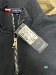 TOMMY HILFIGER (2 фото из 2)