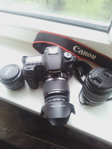Canon EOS 60D. + аксессуары (2 фото из 2)