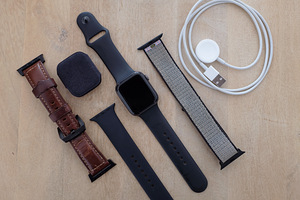 Apple Watch Series 4 Space Gray (44мм) (6 фото из 8)